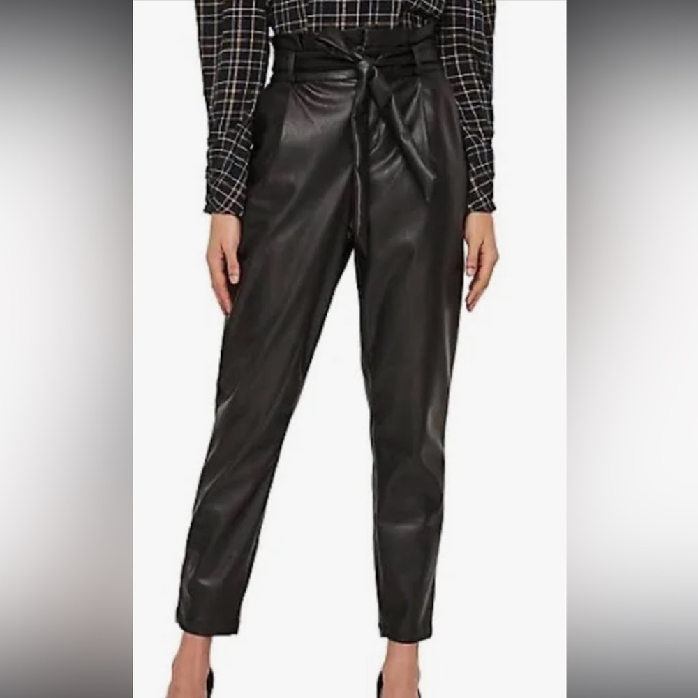 Women’s loose paper bag coated pants from Vero Moda